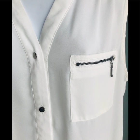 Lace off white high-low button down EUC - Picture 5 of 8